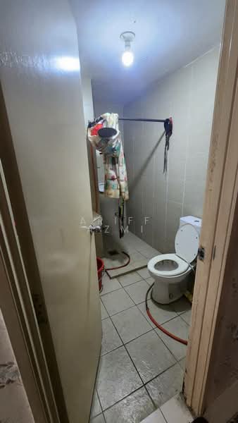 Pangsapuri untuk Dijual di Larkin Residence - Ariff Azmi - Bathroom - PropertyGuru.com.my