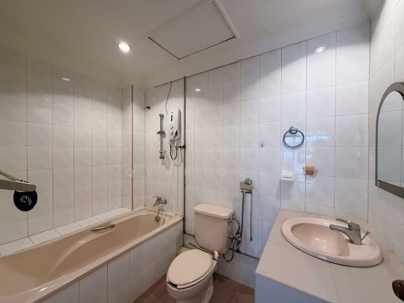 Terraced House for Rent in Island Glades (Jelutong) - Qyan Goh - Bathroom - PropertyGuru.com.my