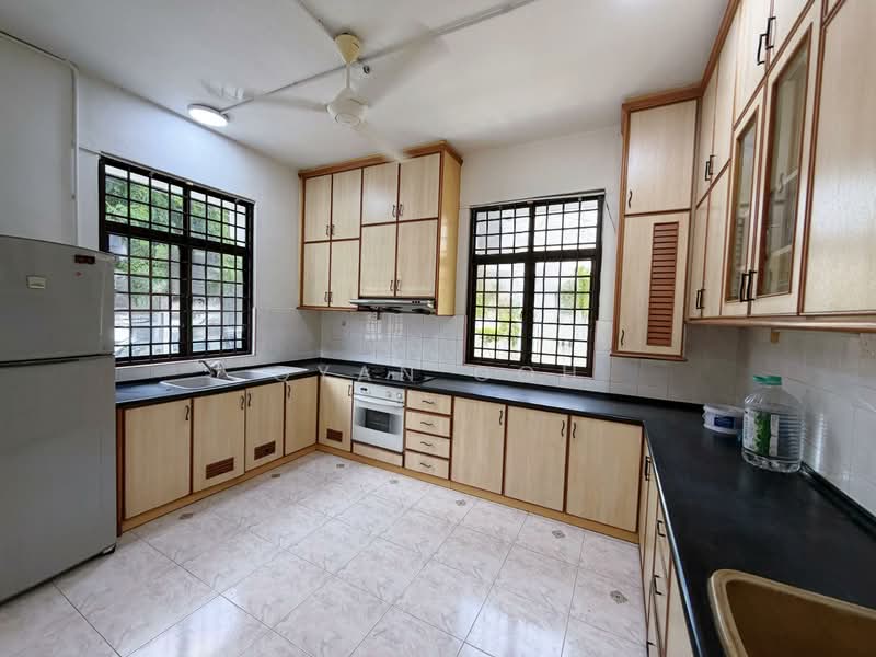 Terraced House for Rent in Island Glades (Jelutong) - Qyan Goh - Kitchen - PropertyGuru.com.my