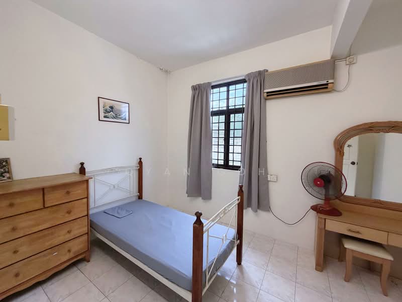 Terraced House for Rent in Island Glades (Jelutong) - Qyan Goh - Bedroom - PropertyGuru.com.my