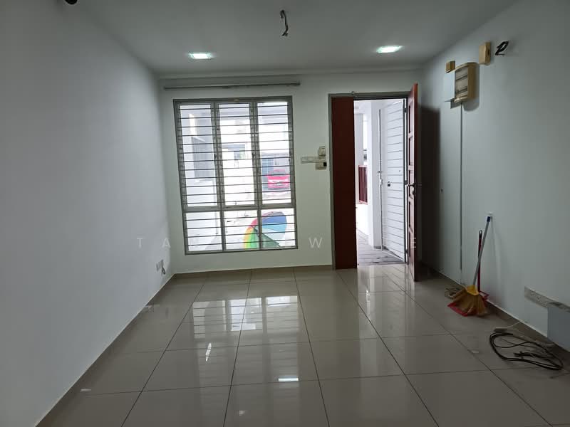 Townhouse for Rent in Kampung Sungai Kayu Ara (Petaling Jaya) - Tan Siew Lee - Living Room - PropertyGuru.com.my