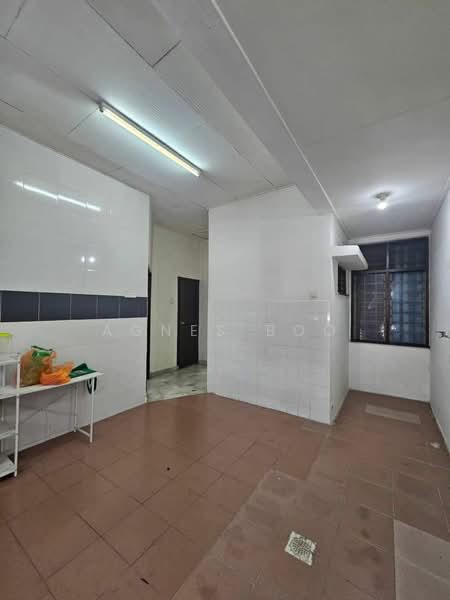 1-storey Terraced House for Sale in Taman Desa Cemerlang (Ulu Tiram) - Agnes Boo - Kitchen - PropertyGuru.com.my