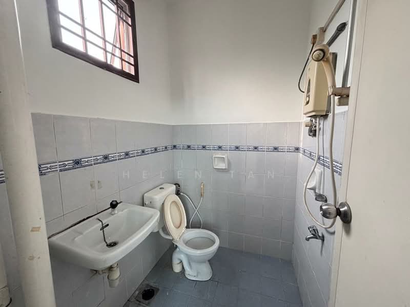 Apartment for Sale at Villa Bestari Apartment - Helen Tan - Bathroom - PropertyGuru.com.my