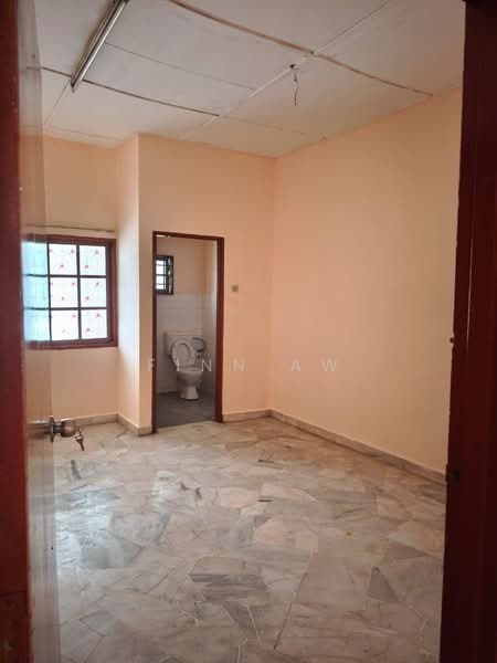 Rumah Teres 1 Tingkat untuk Disewa di Skudai (Johor) - Finn Aw - Bathroom - PropertyGuru.com.my