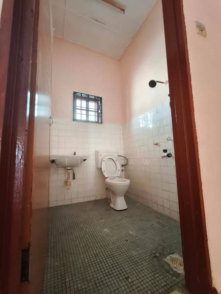 Rumah Teres 1 Tingkat untuk Disewa di Skudai (Johor) - Finn Aw - Bathroom - PropertyGuru.com.my