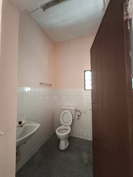 Rumah Teres 1 Tingkat untuk Disewa di Skudai (Johor) - Finn Aw - Bathroom - PropertyGuru.com.my