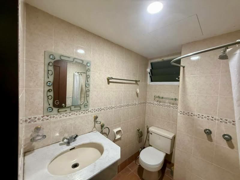 Kondominium untuk Disewa di Gurney Park Condominium - Gan Chun Kai - Bathroom - PropertyGuru.com.my