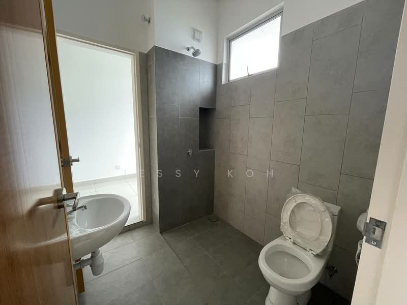 2-storey Terraced House for Rent in Taman Impian Emas (Skudai) - Jessy Koh - Bathroom - PropertyGuru.com.my