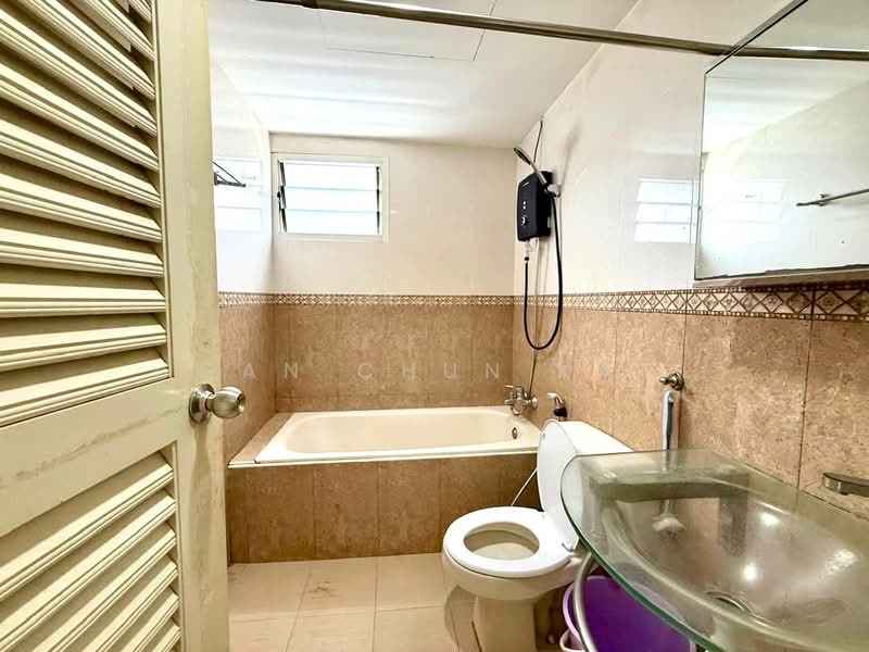 Kondominium untuk Disewa di Gurney Park Condominium - Gan Chun Kai - Bathroom - PropertyGuru.com.my