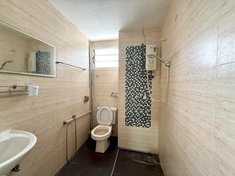 Kondominium untuk Disewa di Gurney Park Condominium - Gan Chun Kai - Bathroom - PropertyGuru.com.my