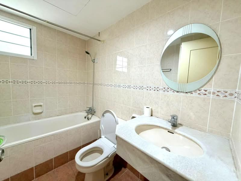 Kondominium untuk Disewa di Gurney Park Condominium - Gan Chun Kai - Bathroom - PropertyGuru.com.my