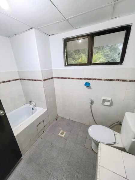 Pangsapuri untuk Dijual di Seri Mutiara Apartment - Desmond Lee - Bathroom - PropertyGuru.com.my