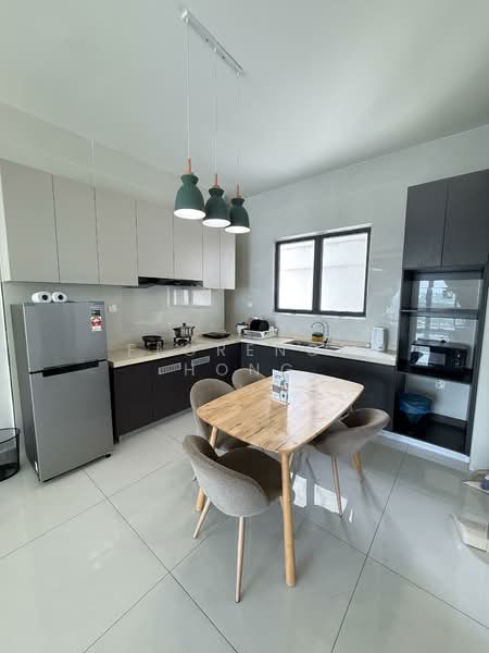 Servis Apartment untuk Disewa di Kings Bay @ Country Garden Danga Bay - Florence Hong - Kitchen - PropertyGuru.com.my