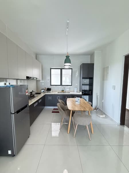 Servis Apartment untuk Disewa di Kings Bay @ Country Garden Danga Bay - Florence Hong - Kitchen - PropertyGuru.com.my