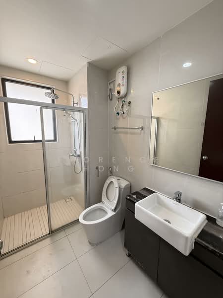 Servis Apartment untuk Disewa di Kings Bay @ Country Garden Danga Bay - Florence Hong - Bathroom - PropertyGuru.com.my