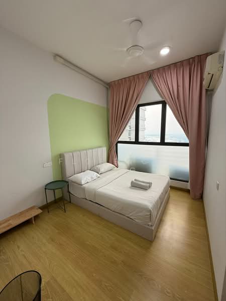 Servis Apartment untuk Disewa di Kings Bay @ Country Garden Danga Bay - Florence Hong - Bedroom - PropertyGuru.com.my
