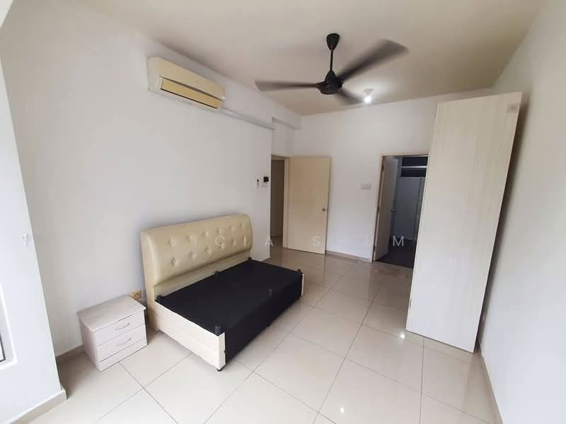Condominium for Sale at Fairway Suites - Alicia Shum - Bedroom - PropertyGuru.com.my