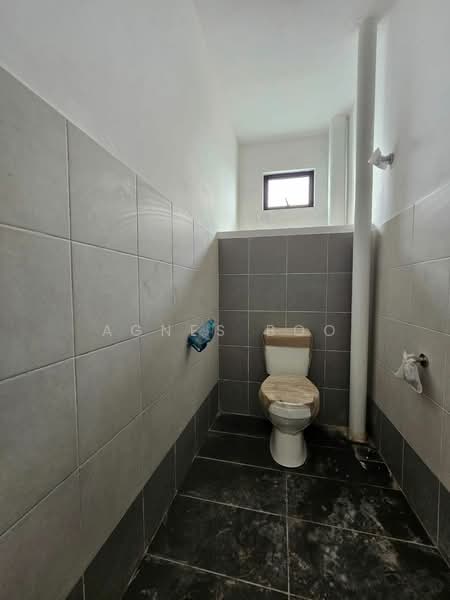 Shop / Office for Rent in Bandar Baru Permas Jaya (Permas Jaya) - Agnes Boo - Bathroom - PropertyGuru.com.my