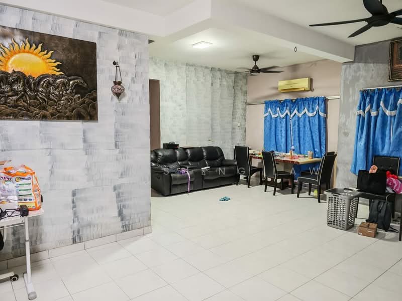 Semi-Detached House for Sale in Taman Tasik Semenyih (Semenyih) - Soon Sheng Law - Living Room - PropertyGuru.com.my