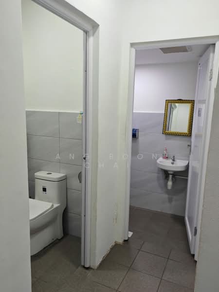 Shop for Rent in Taman Molek (Johor Bahru) - Ang Boon Chai - Bathroom - PropertyGuru.com.my