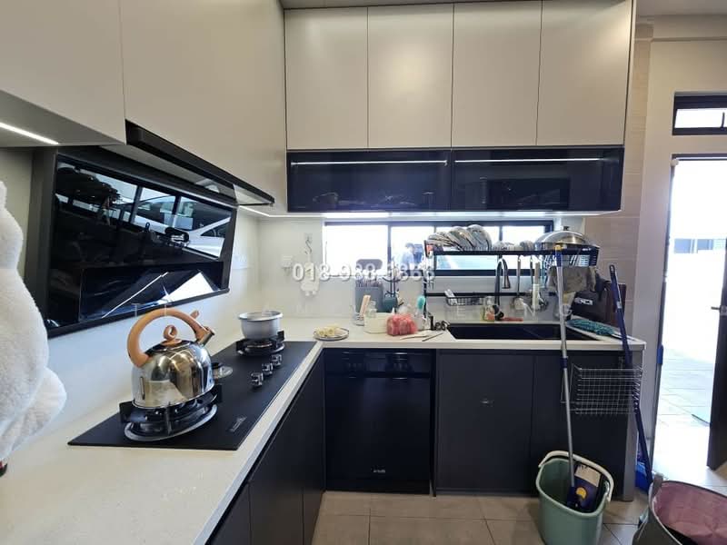 3-storey Terraced House for Sale in Bukit Rahman Putra (Sungai Buloh) - Terrance Leong - Kitchen - PropertyGuru.com.my
