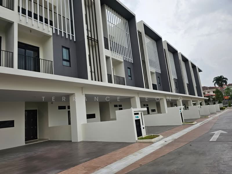 3-storey Terraced House for Sale in Bukit Rahman Putra (Sungai Buloh) - Terrance Leong - Exterior - PropertyGuru.com.my