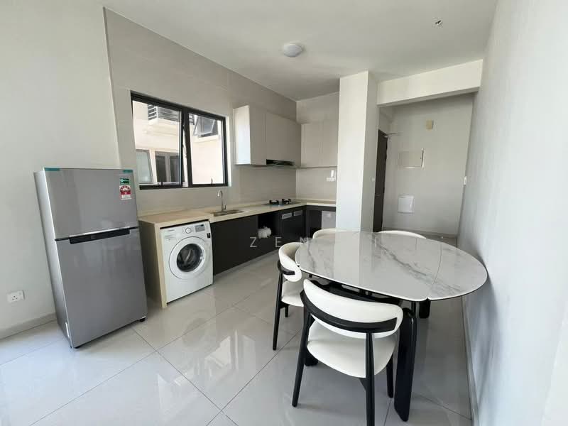 Kondominium untuk Dijual di Bay Point @ Country Garden Danga Bay - NG ZEN XI - Kitchen - PropertyGuru.com.my