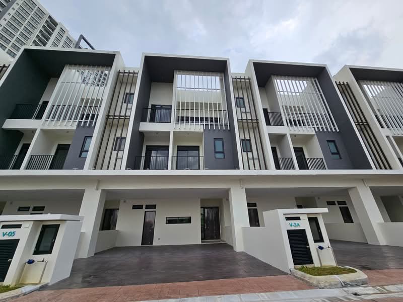 3-storey Terraced House for Sale in Sungai Buloh (Selangor) - Terrance Leong - Exterior - PropertyGuru.com.my