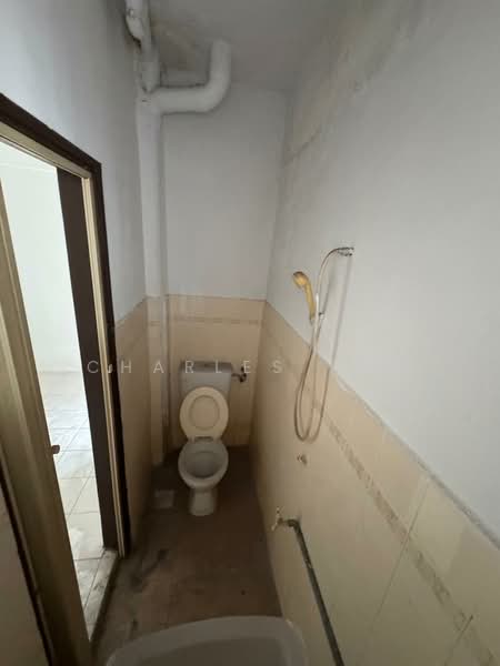 Flat for Sale at Taman Sri Kuching - Charles Tan - Bathroom - PropertyGuru.com.my