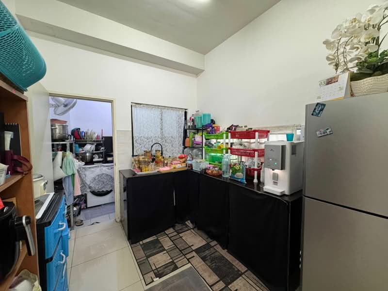 2-storey Terraced House for Sale in Taman Seri Austin (Tebrau) - Jayden Ng - Kitchen - PropertyGuru.com.my