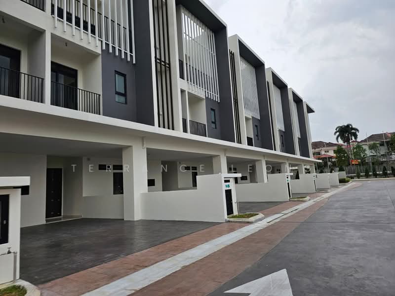 3-storey Terraced House for Sale in Bukit Rahman Putra (Sungai Buloh) - Terrance Leong - Exterior - PropertyGuru.com.my