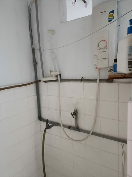 Rumah Teres 1 Tingkat untuk Disewa di Taman Century (Johor Bahru) - Savy Law - Bathroom - PropertyGuru.com.my