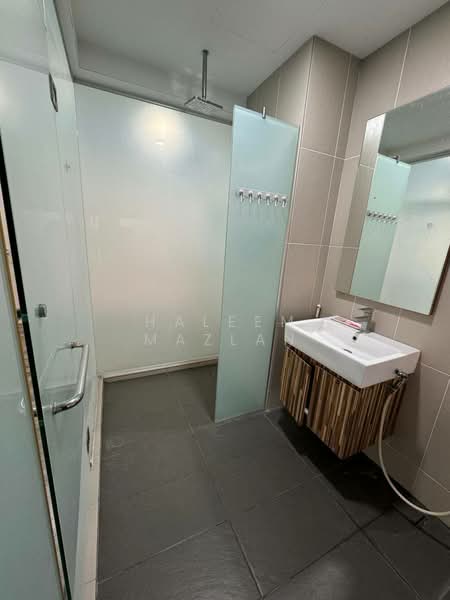 Kondominium untuk Disewa di Cristal Serin Residence - Haleem Mazlan - Bathroom - PropertyGuru.com.my