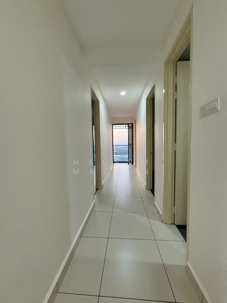 Kondominium untuk Disewa di Cristal Serin Residence - Haleem Mazlan - Corridor - PropertyGuru.com.my
