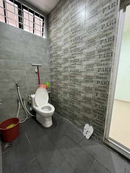 1.5-storey Terraced House for Sale in Taman Molek (Johor Bahru) - Shasha Ang - Bathroom - PropertyGuru.com.my