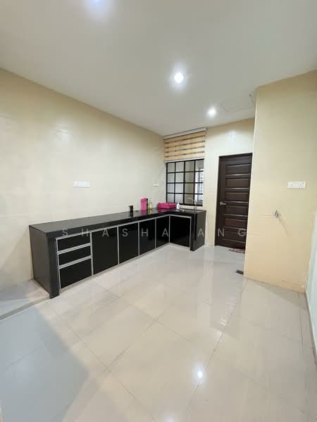 1.5-storey Terraced House for Sale in Taman Molek (Johor Bahru) - Shasha Ang - Kitchen - PropertyGuru.com.my