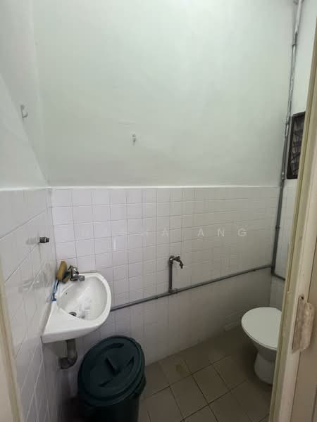 1-storey Terraced House for Rent in Taman Johor Jaya (Johor Bahru) - Shasha Ang - Bathroom - PropertyGuru.com.my