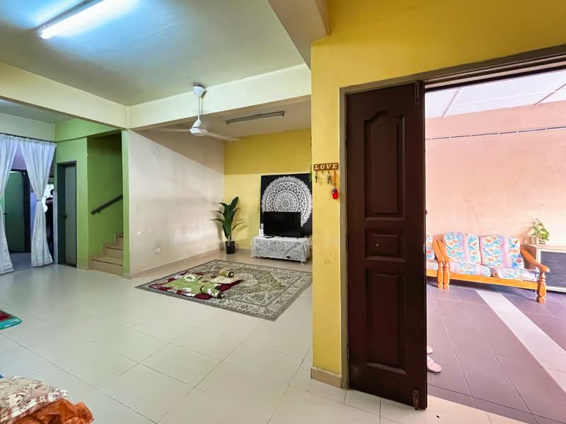 2.5-storey Terraced House for Sale in Bandar Baru Bangi (Selangor) - Mahirah . - Living Room - PropertyGuru.com.my