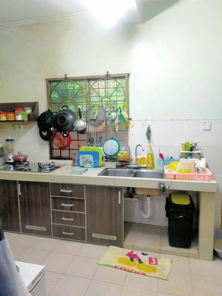 2-storey Terraced House for Sale in Bandar Putra Permai (Seri Kembangan) - Taylor Chia - Kitchen - PropertyGuru.com.my