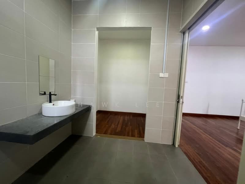 Rumah Teres untuk Dijual di Alam Damai (Cheras) - Hawk Lee - Bathroom - PropertyGuru.com.my