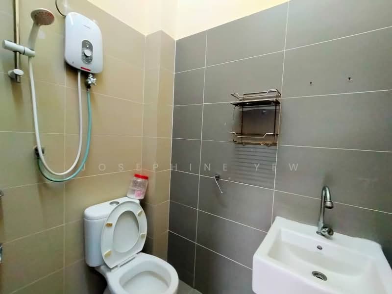 Rumah Teres 1 Tingkat untuk Disewa di Taman Mount Austin (Tebrau) - Josephine Yew - Bathroom - PropertyGuru.com.my