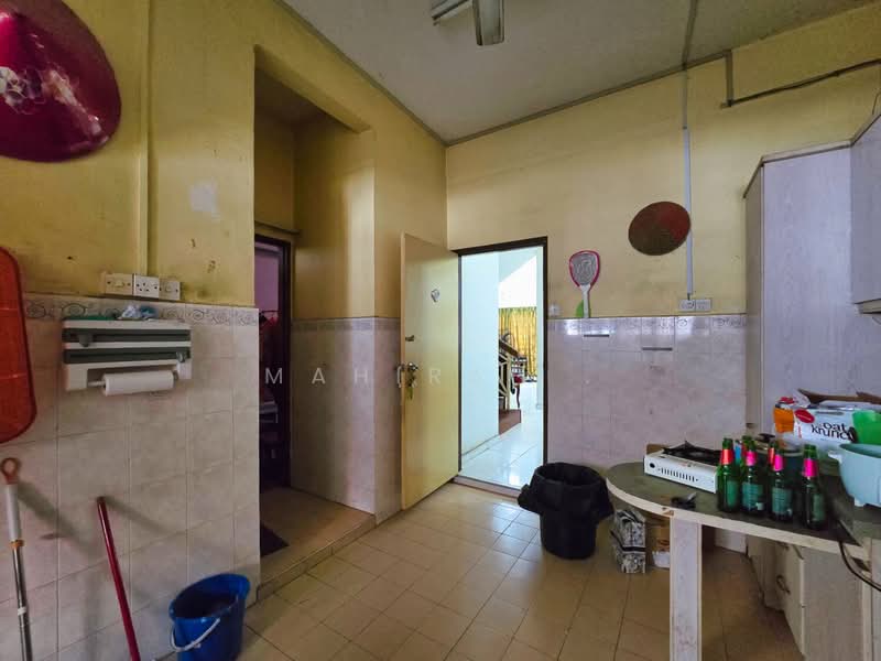 2-storey Terraced House for Sale in Bandar Baru Bangi (Selangor) - Mahirah . - Kitchen - PropertyGuru.com.my
