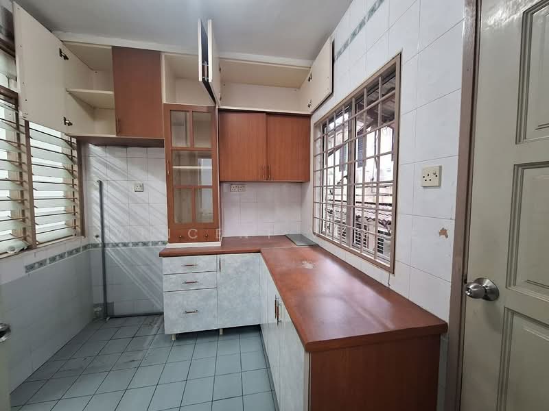 Rumah Teres 2 Tingkat untuk Disewa di Taman Bukit Belimbing (Balakong) - Vincent Vince - Kitchen - PropertyGuru.com.my