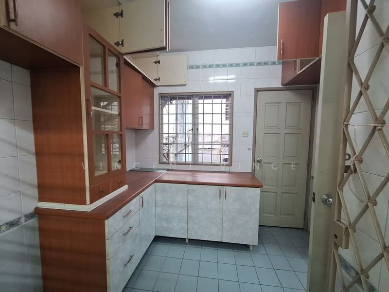 Rumah Teres 2 Tingkat untuk Disewa di Taman Bukit Belimbing (Balakong) - Vincent Vince - Kitchen - PropertyGuru.com.my