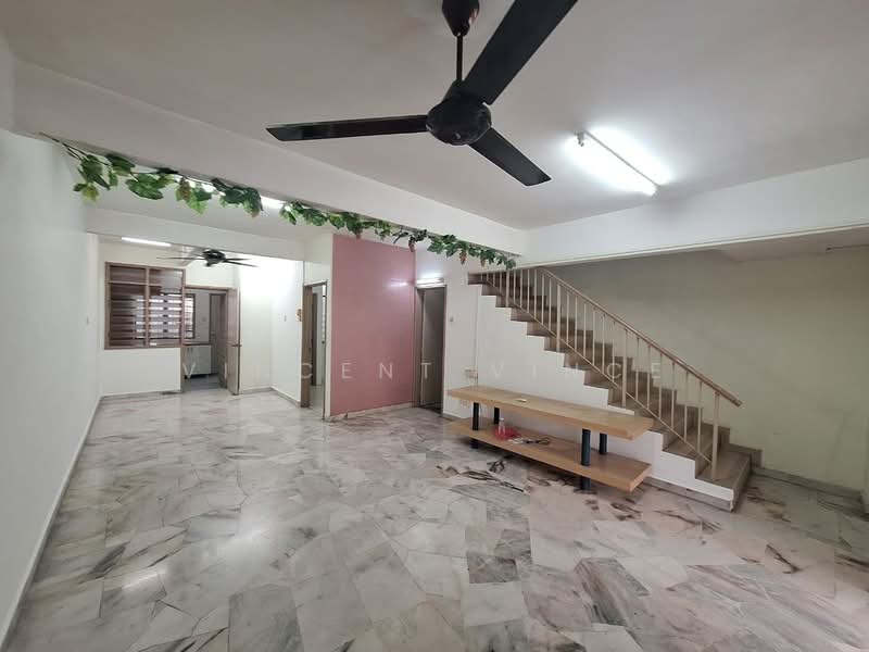 Rumah Teres 2 Tingkat untuk Disewa di Taman Bukit Belimbing (Balakong) - Vincent Vince - Living Room - PropertyGuru.com.my