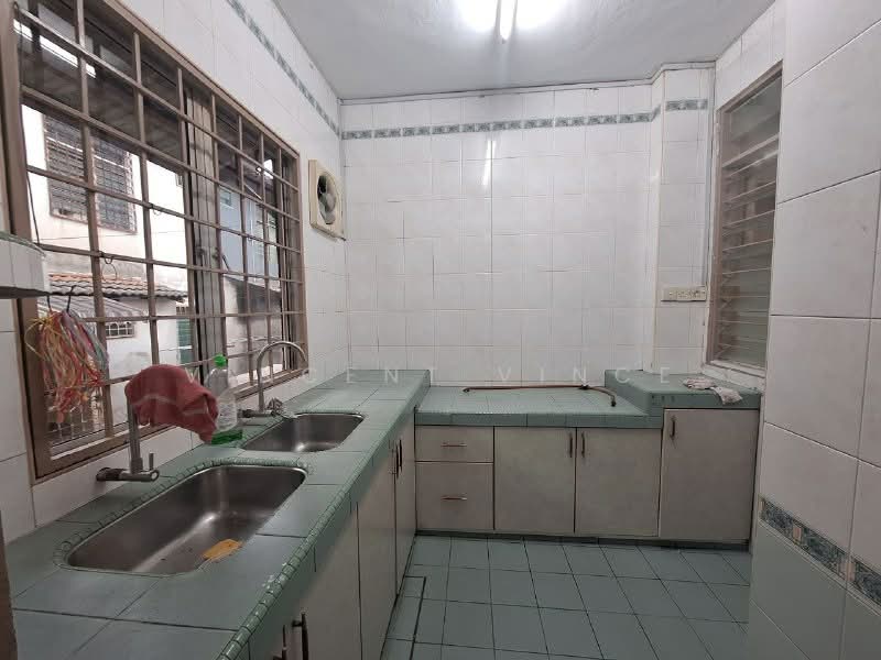 Rumah Teres 2 Tingkat untuk Disewa di Taman Bukit Belimbing (Balakong) - Vincent Vince - Kitchen - PropertyGuru.com.my