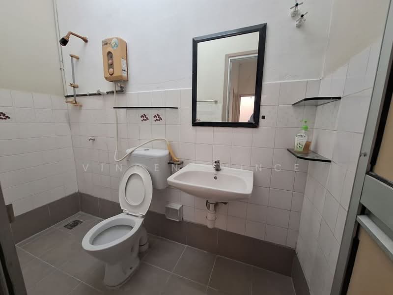 Rumah Teres 2 Tingkat untuk Disewa di Taman Bukit Belimbing (Balakong) - Vincent Vince - Bathroom - PropertyGuru.com.my