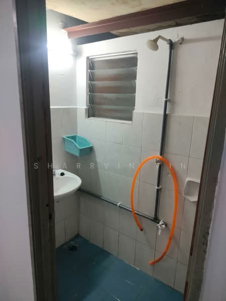 Rumah Flat untuk Disewa di Desa Sri Bayu - Sharrvin Vin - Bathroom - PropertyGuru.com.my