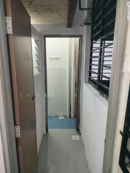 Rumah Flat untuk Disewa di Desa Sri Bayu - Sharrvin Vin - Corridor - PropertyGuru.com.my