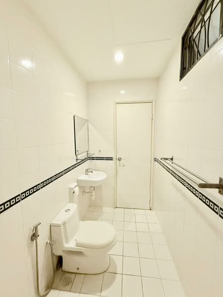 Servis Apartment untuk Disewa di Windsor Tower - Weng Loong Kok - Bathroom - PropertyGuru.com.my